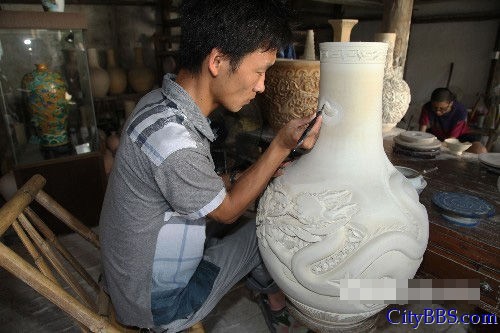 景德镇：千年瓷都的失落