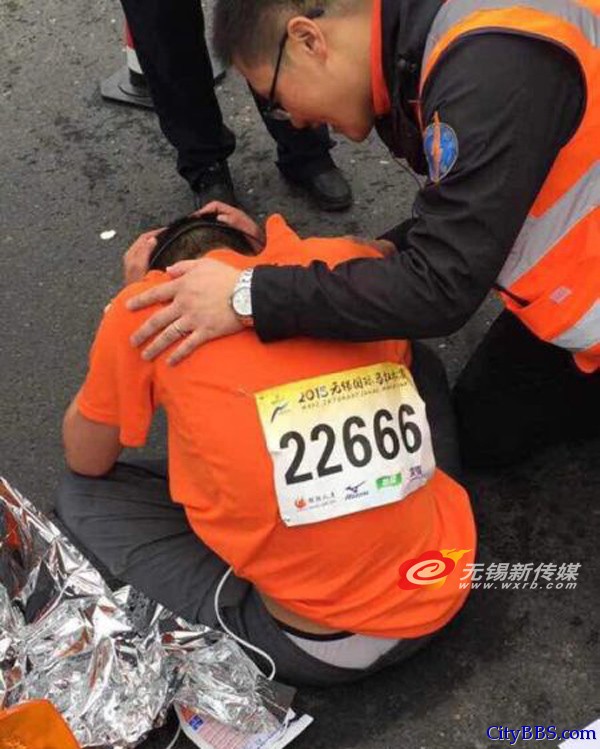 中国首例马拉松“猝死” AED施救成功