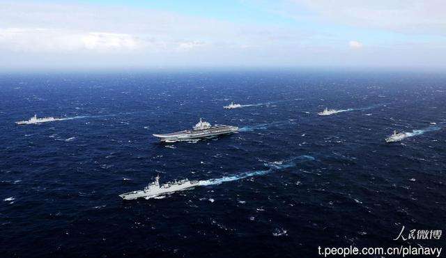 航空母舰辽宁号现身南中国海