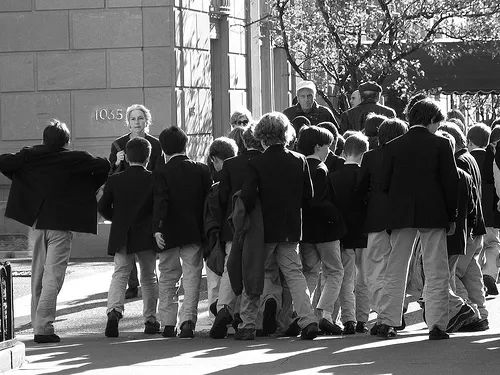 为了跻身上流社会，女人能有多拼？