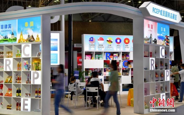 (RCEP)成员国商品展区了解展出的相关产品