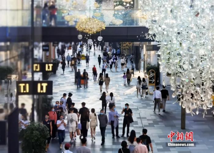 傍晚的太古里游人如织