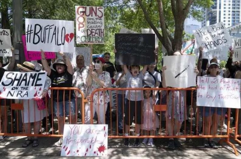 休斯顿举行多场示威活动