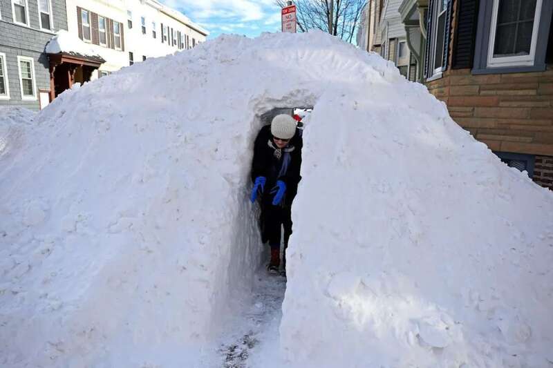 部分地方的积雪比人都高