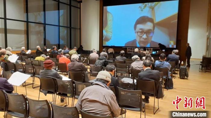 中国民间对日索赔联合会会长童增代表民间索赔组织在集会上发表在线演讲