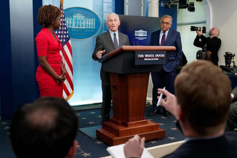 福奇22日在白宫简报会上