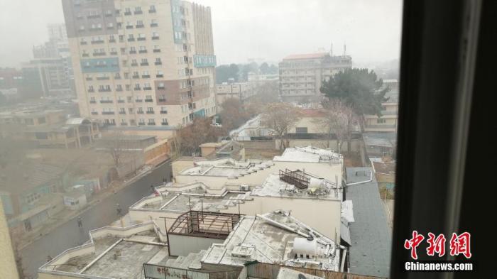 阿富汗喀布尔，从事发酒店望向窗外