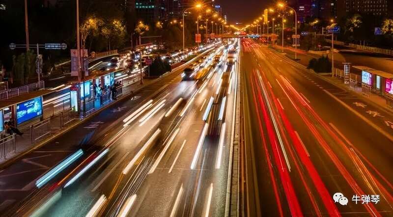 很多社区设置了共享药箱，很多药店里买不到的药，总是装得满满当当