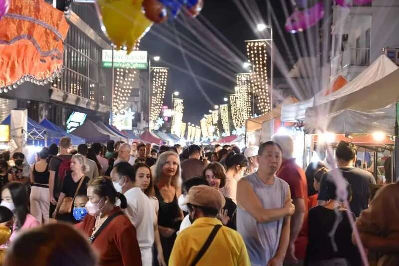 现在小型团队游和背包客成了年轻人的时尚