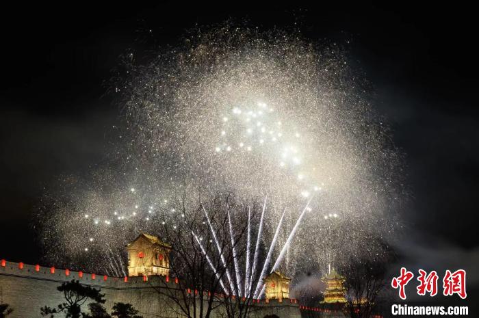 太原古县城上演的烟花秀