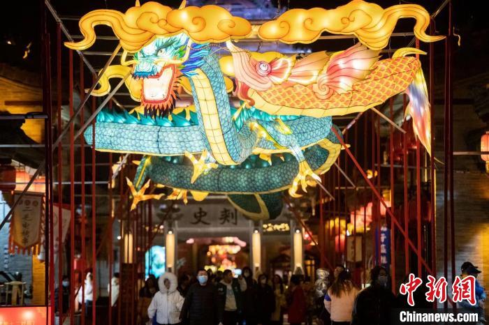 太原古县城内的花灯