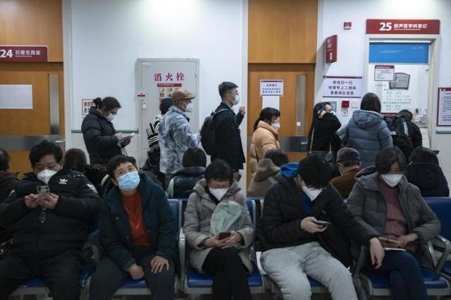 复旦大学附属华山医院年后开工首日，线下门诊量已全面恢复