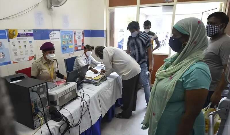 印度当地的公立医疗机构非常拥挤