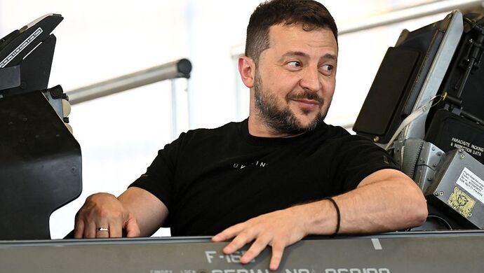 泽连斯基兴奋地发了一张自拍照