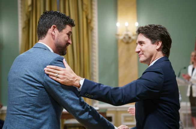 弗雷泽在7月份的大规模内阁改组中担任新的住房部长