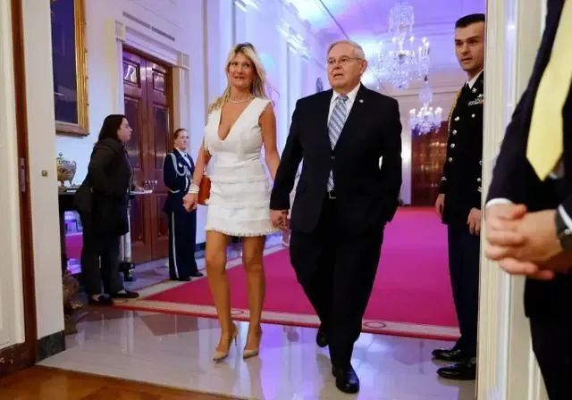 梅嫩德斯和妻子