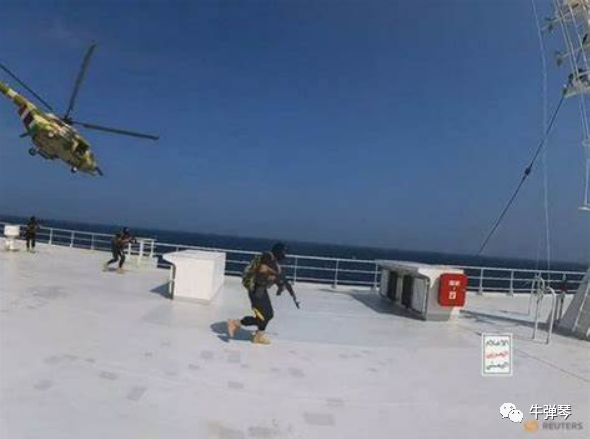 胡塞武装的直升机，更突然登上日本公司旗下的“银河领袖号”货轮