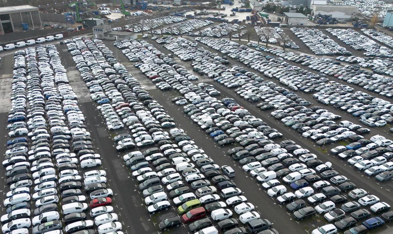 刚出厂的德国汽车